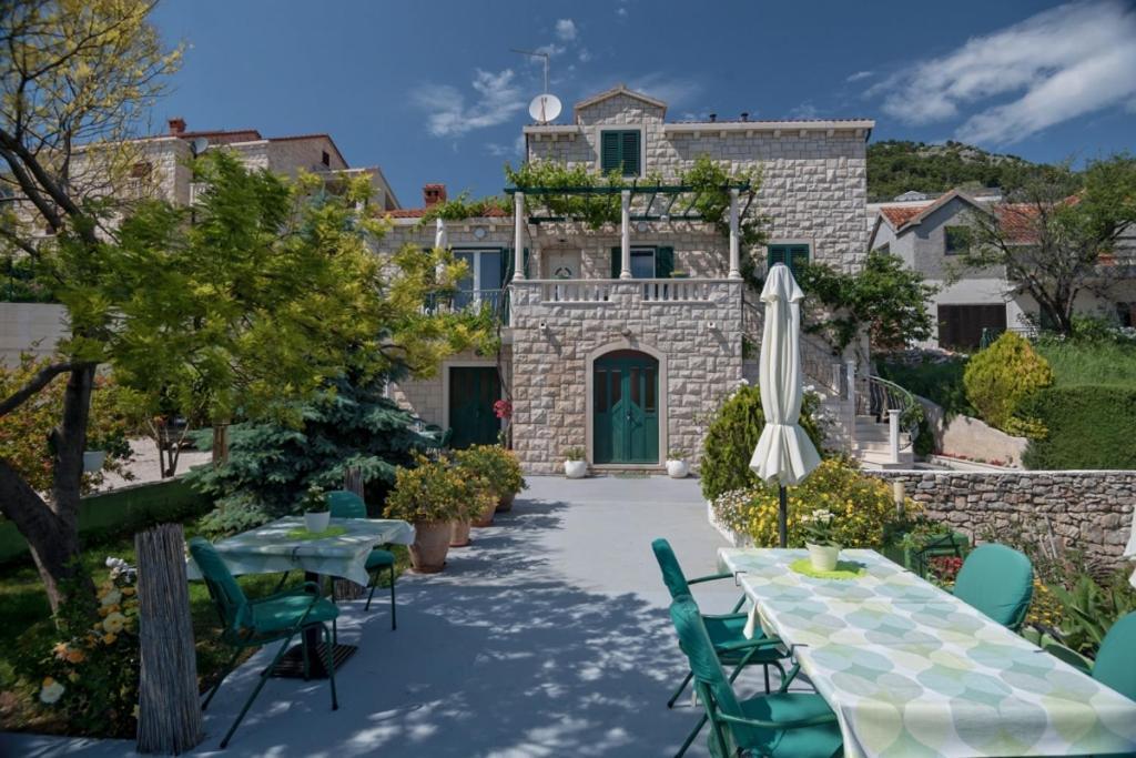 Apartment In Bol With Seaview, Terrace, Air Condition, Wifi Kültér fotó